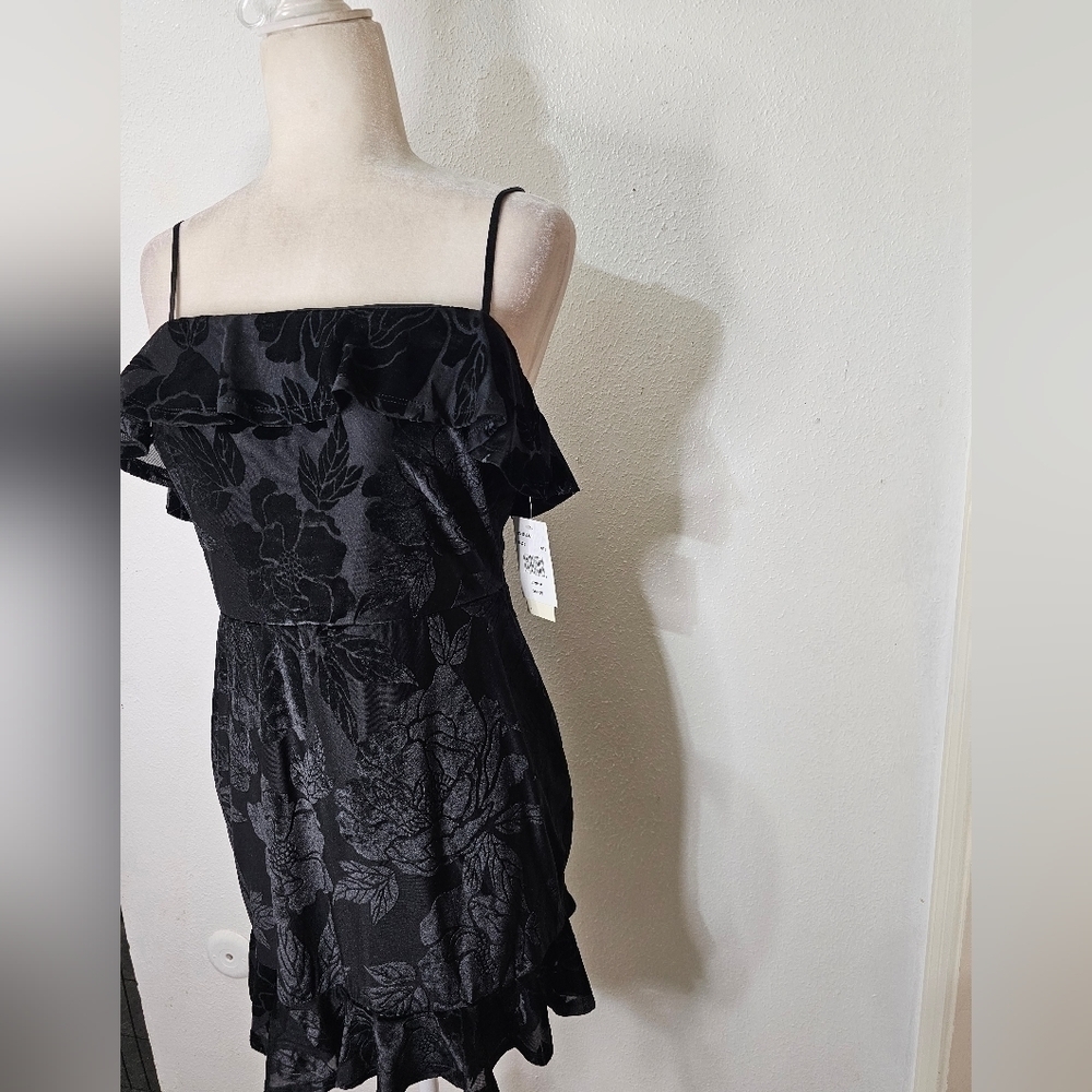ROW A LBD DRESS - Picture 3 of 8